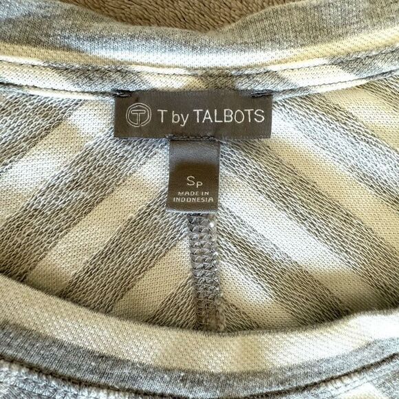 T by Talbots Gray and White Chevron Striped Short Sleeve Shift Dress - Picture 8 of 9